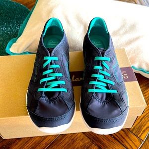 Clarks 7.5M arbor jade “navy”. Elastic laces are teal.  New with box. Stylish